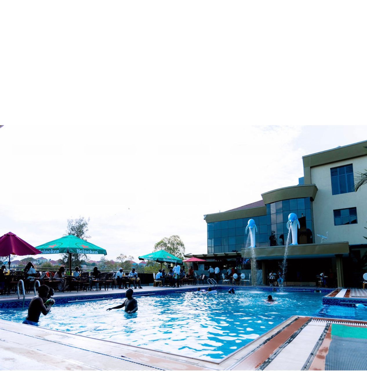 Relaxing crystal clear swimming pool at Lemon Hills Hotel